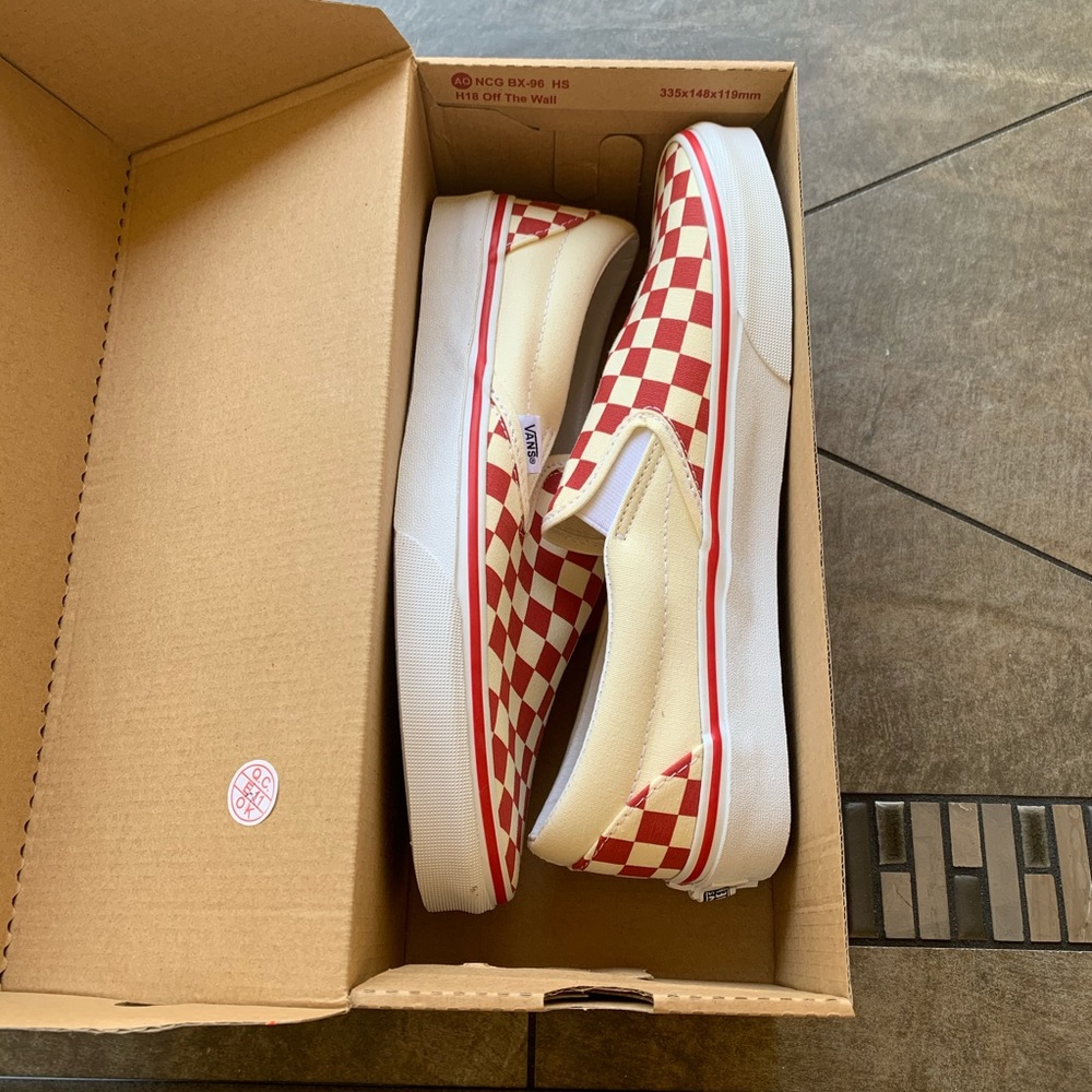 Vans checkerboard slip on •BRAND NEW • NEVER WORN - Picture 4 of 15